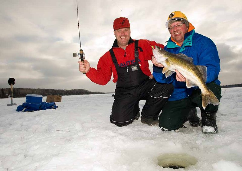 United Kigdom - ice fishing live